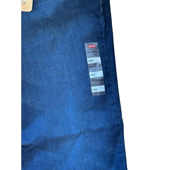 Levi's Women's Boyfriend Jeans, Plus Size 20W, Relaxed Fit Mid-Rise - Picture 3 of 9